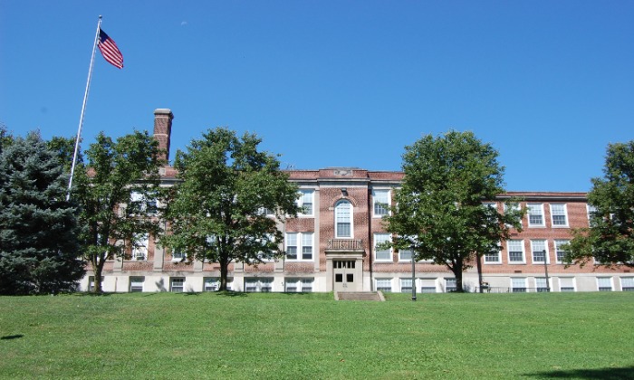 picture of exterior of Berry Intermediate School